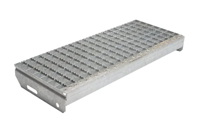 Schody z mriežkového roštu protišmykové, 30x30 mm - Dĺžka mm: 600, Šírka mm: 240, Odstup dier mm: 120, Hmotnosť kg/ks: 4