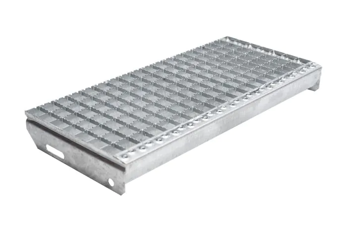 Schody z mriežkového roštu protišmykové, 30x30 mm - Dĺžka mm: 600, Šírka mm: 270, Odstup dier mm: 150, Hmotnosť kg/ks: 4.4