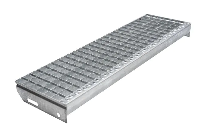 Schody z mriežkového roštu protišmykové, 30x30 mm - Dĺžka mm: 800, Šírka mm: 240, Odstup dier mm: 120, Hmotnosť kg/ks: 5,1