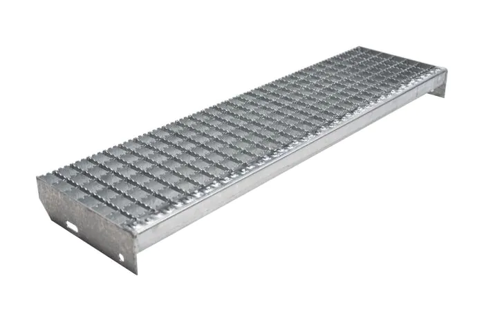 Schody z mriežkového roštu protišmykové, 30x30 mm - Dĺžka mm: 900, Šírka mm: 240, Odstup dier mm: 120, Hmotnosť kg/ks: 5.6