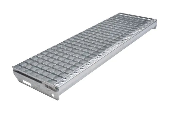 Schody z mriežkového roštu protišmykové, 30x30 mm - Dĺžka mm: 900, Šírka mm: 270, Odstup dier mm: 150, Hmotnosť kg/ks: 6,2