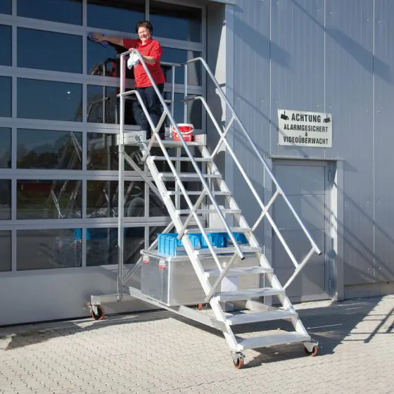 Údržbárska plošina mod. 513 - Uhol: 45°, Počet schodíkov: 7, šírka schodíkov (mm): 800, výška (mm): 1400, Celková šírka(mm): 1400