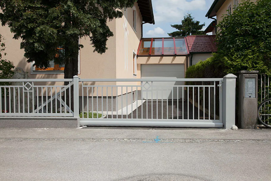 012-Alu-Schiebetor-Toronto